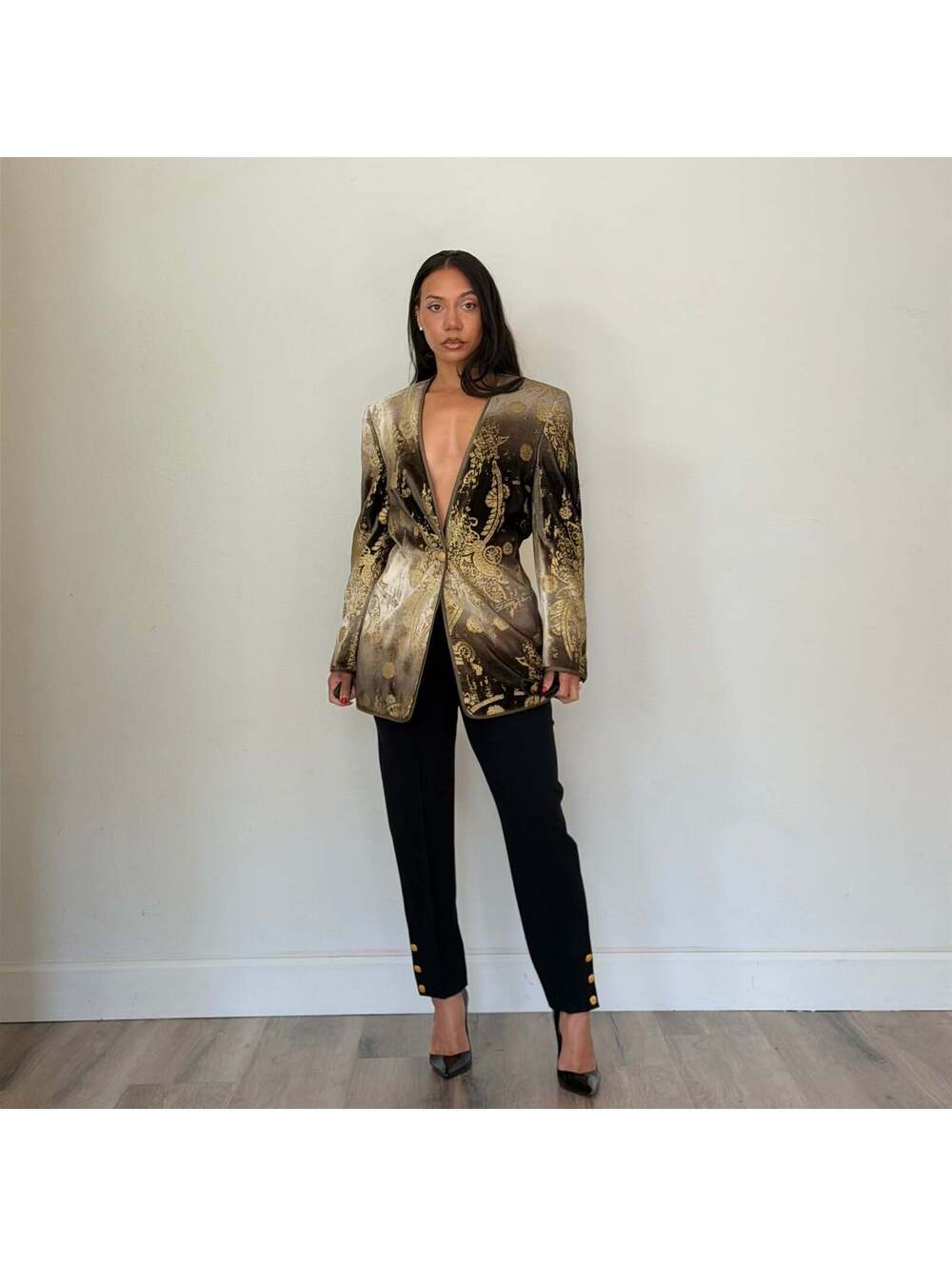Escada - Picture 6 of 9